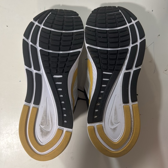 Women’s Nike Running Shoes - Picture 3 of 4